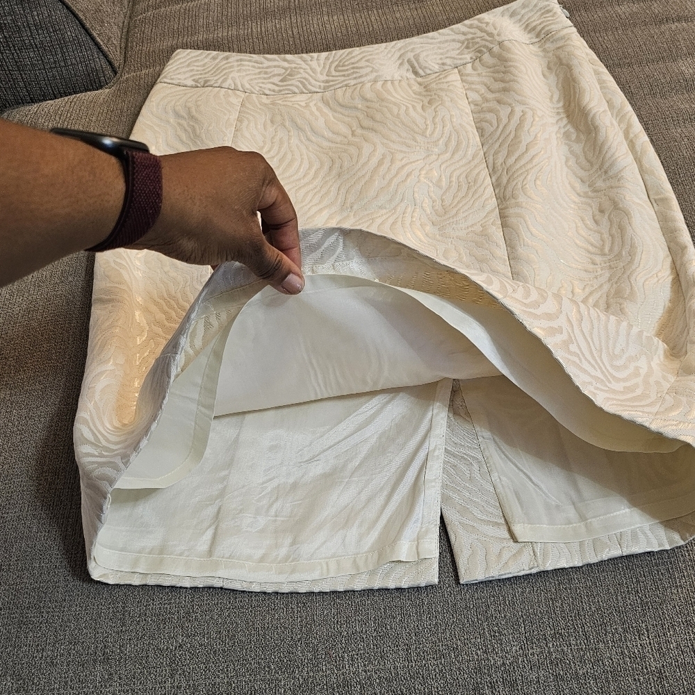 Ann Taylor Loft White Ivory Zebra Print Shiny Career Pencil Skirt Size 10 - Picture 3 of 7